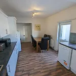 5 Bed Terraced Family Home Bristol + Parking