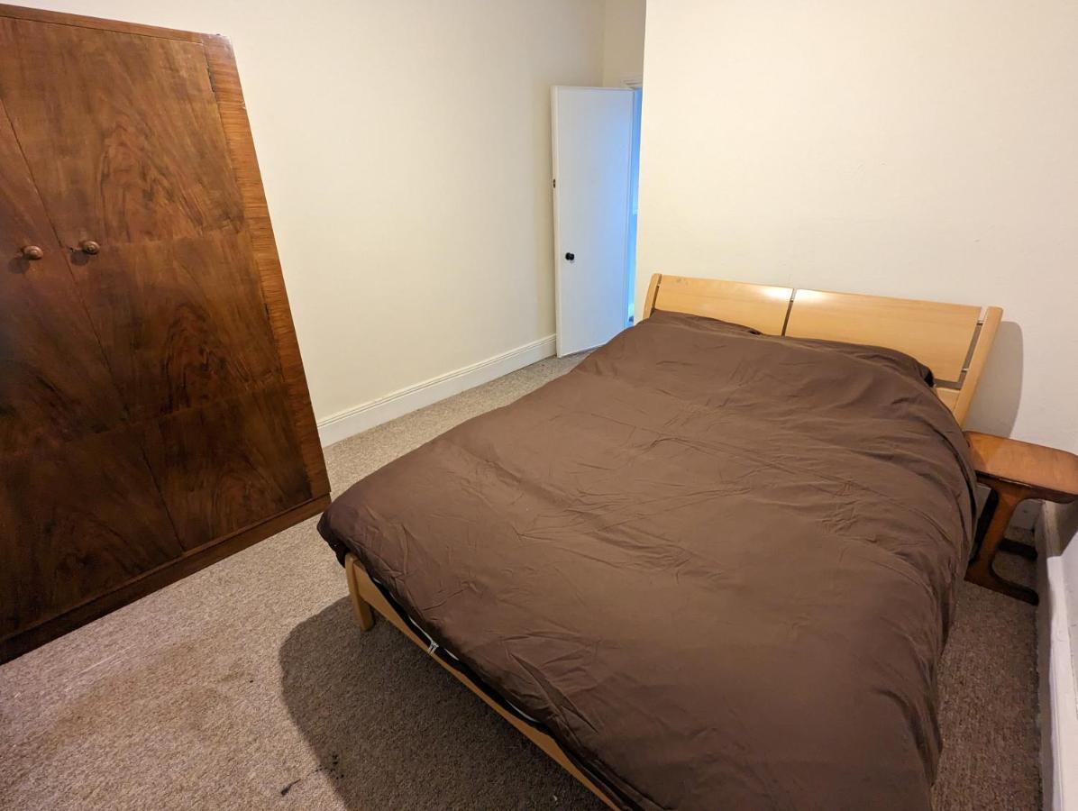 5 Bed Terraced Family + Parking Feriehus Bristol