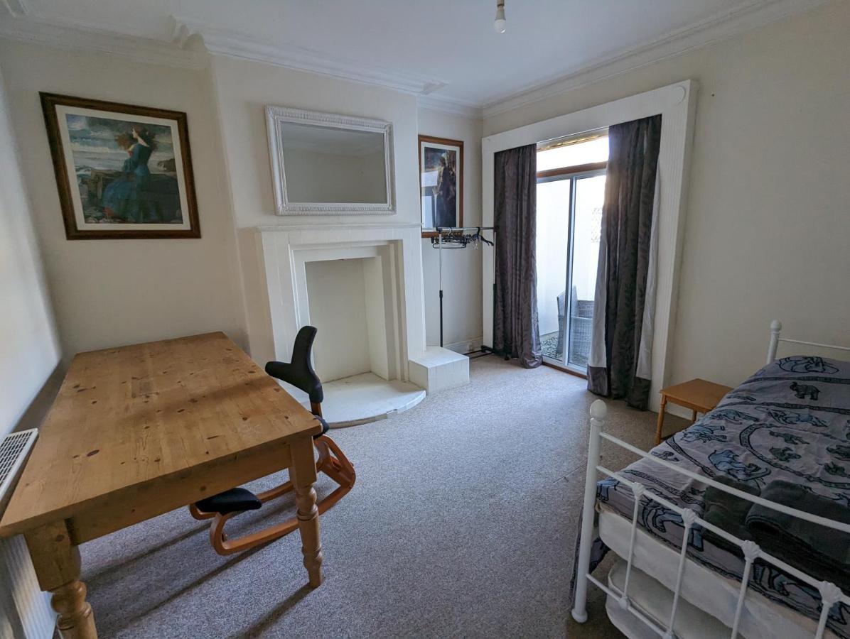 5 Bed Terraced Family + Parking Feriehus Bristol
